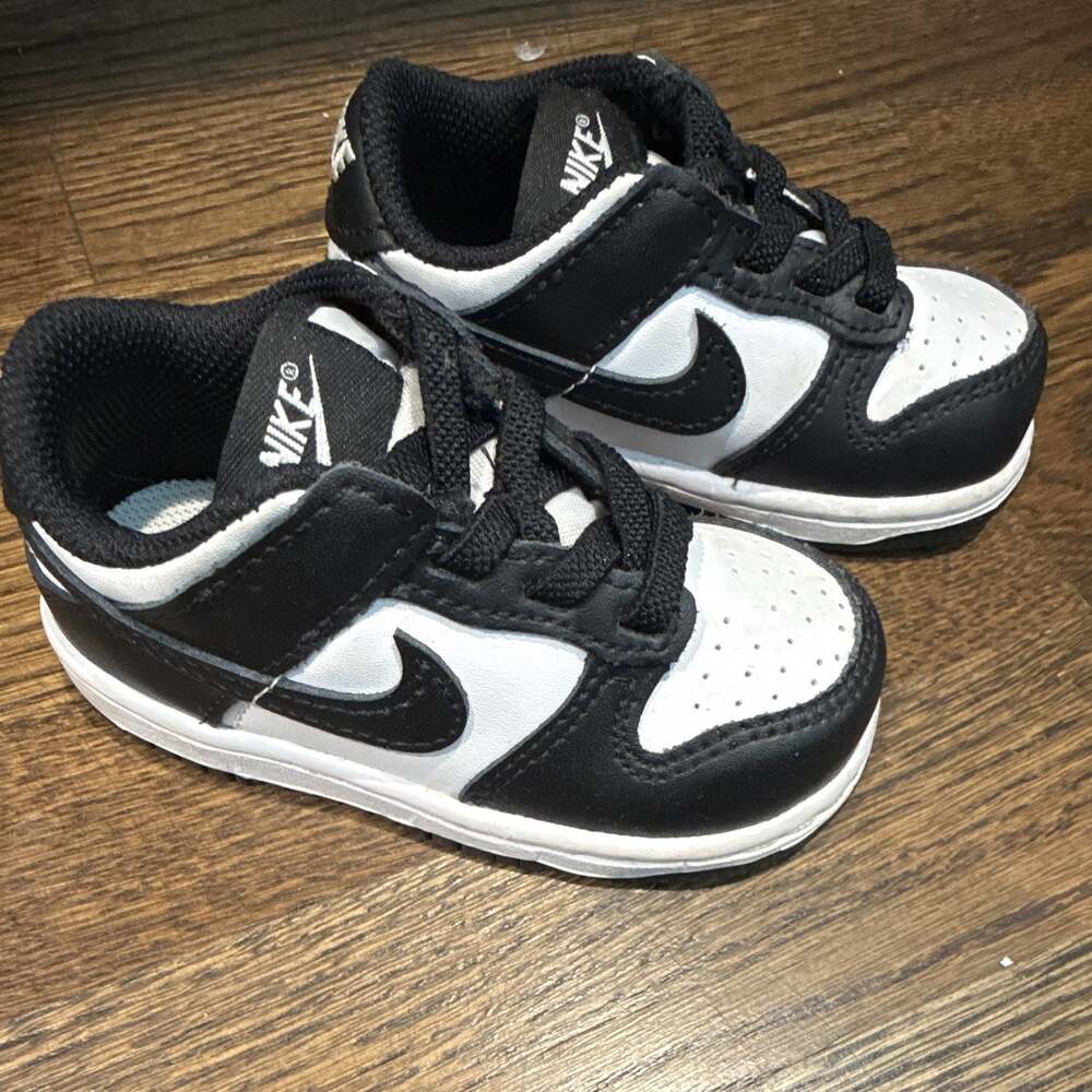 Nike Dunk Low Unisex Kids Sneaker Black/White Leather Lace Up 6C CW1589-100
